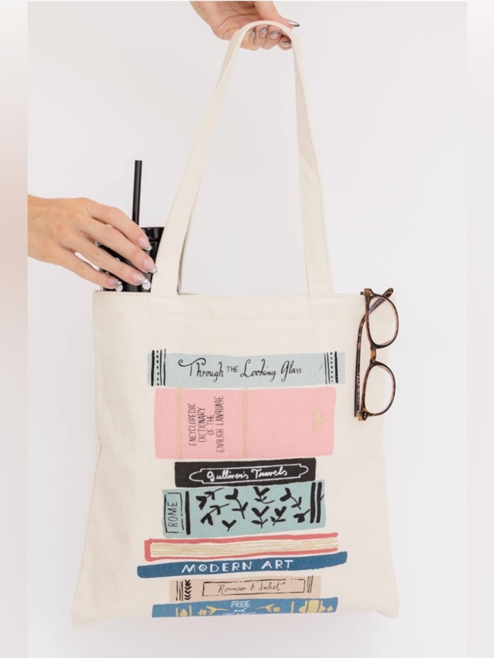 ❌SOLD❌ kate spade Cream Canvas Tote with Pink and Blue Book Stack Print - Picture 2 of 10